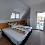 Golden Apartment *
